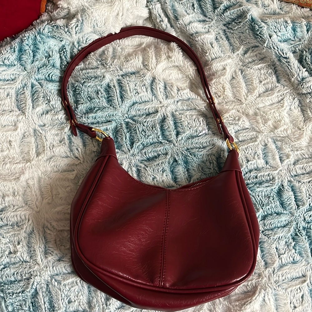 CROSS BODY POCKETBOOK